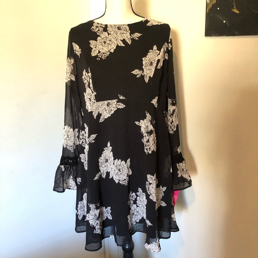 NWT long sleeve black/white floral dress